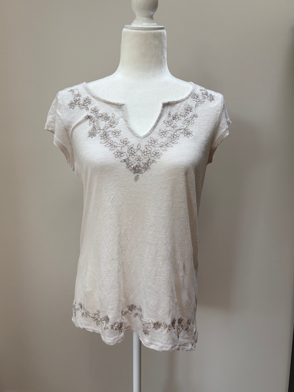 Kenar Cream Beige Embroidered V-Notch Short Sleeve Tee